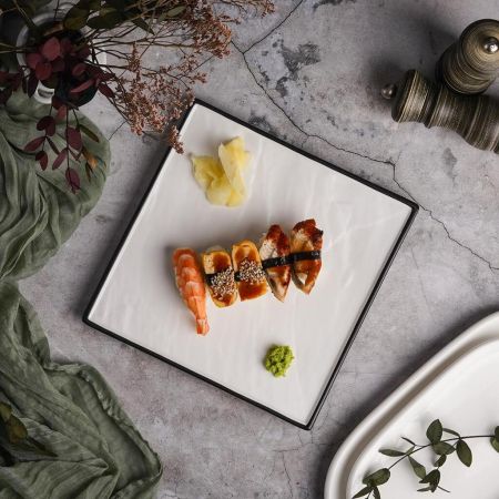 Блюдо квадратное 21,5*21,5 см h1,5 см Relief белое с черным бортом фарфор P.L. Proff Cuisine [6]