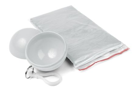 Дождевик в футляре-шарике на карабине, белый