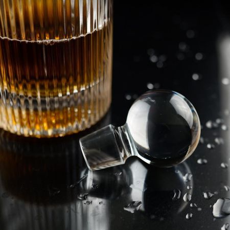 Графин 0,8 л штоф с крышкой Time h26,5 см d 9,7 см стекло P.L. - BarWare [1]