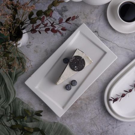 Блюдо прямоугольное 24,5*14,3 см h2,5 см со смещенным дном Asymmetry белое фарфор P.L. [4]