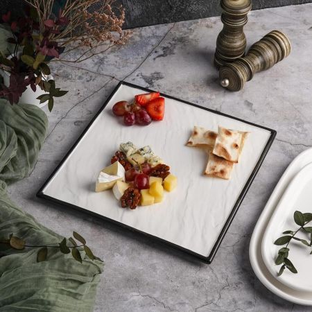 Блюдо квадратное 25*25 см h1,5 см Relief белое с черным бортом фарфор P.L. Proff Cuisine [3]